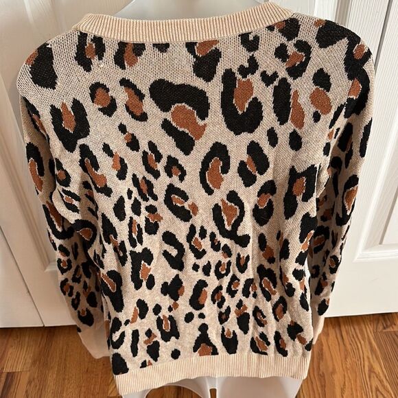 Leopard Print Comfy Soft Sweater A New Day size Medium M - Picture 4 of 5